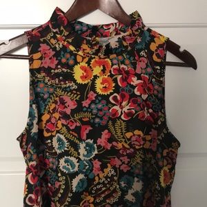 Sleeveless Loft top. Light and airy. MP